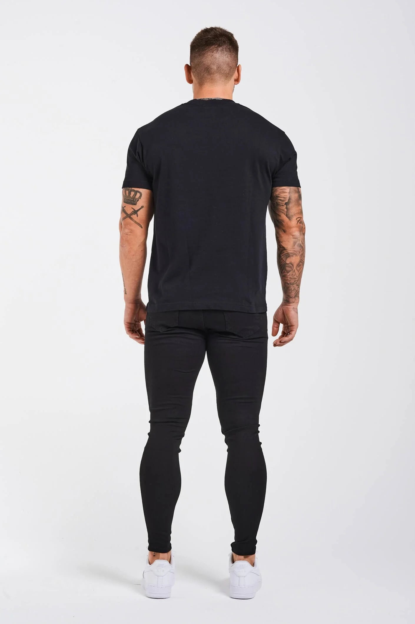 PREMIUM BASICS T-SHIRT - BLACK